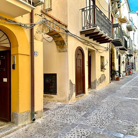 Apartment Casa Marzia By Housilia Cefalu